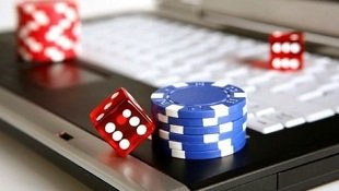 mingalar888 Live Baccarat မြန်မာ Real Dealer ဖြင့် ကစားနေသောပုံ